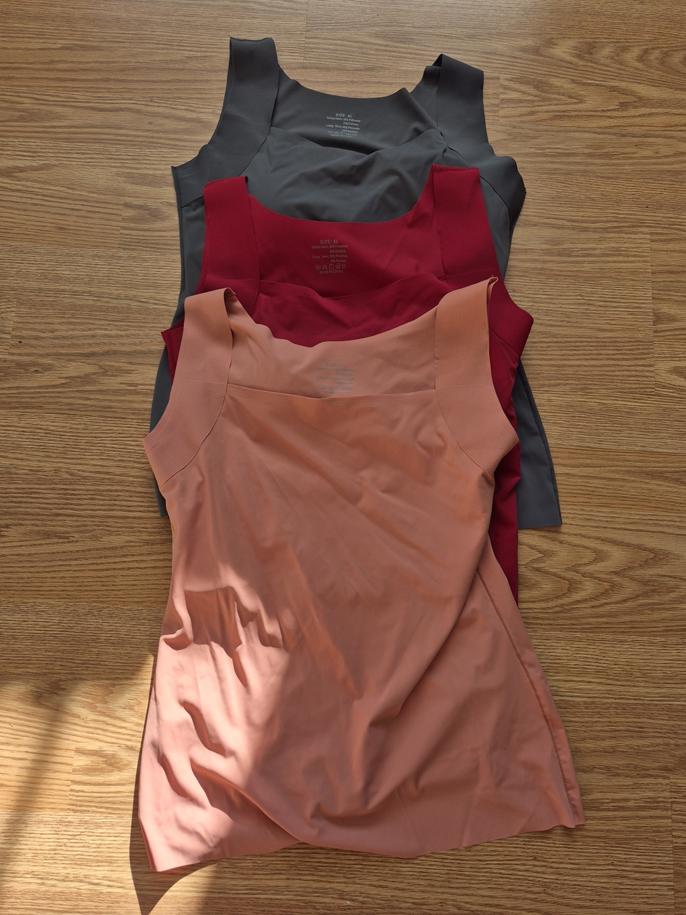 Sleeveless Scoop Neck Top - Peach, Red, Charcoal. Marked Xl, Fit M/L At Best